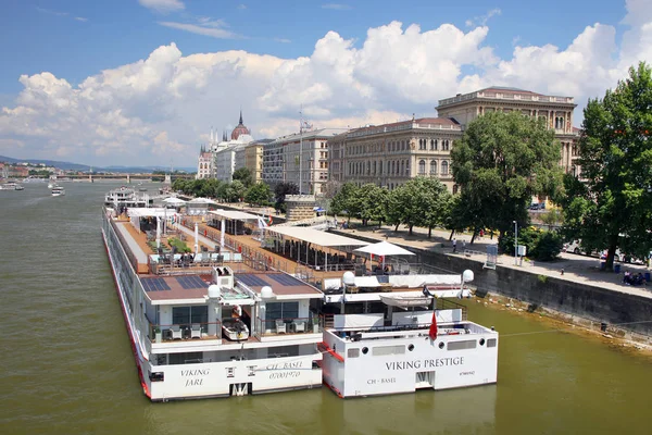 Cruiseschip Voor Toeristen Donau Boedapest Hongarije Europa — Stockfoto