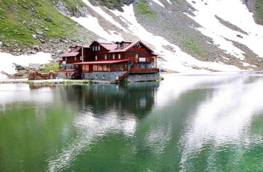 Yaz manzara Balea göl dağ Fagaras Dağları, Karpatlar, Romanya
