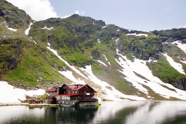 Fagaras Dağları 'ndaki Balea Gölü Chalet, Karpatlar, Romanya