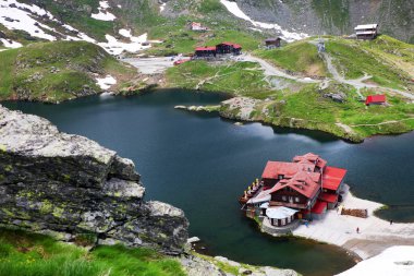 Fagaras Dağları 'ndaki Balea Gölü Chalet, Karpatlar, Romanya