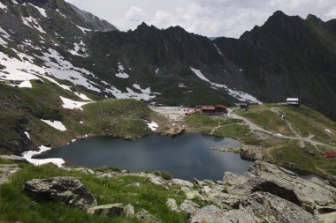 Yaz manzara Balea göl dağ Fagaras Dağları, Karpatlar, Romanya