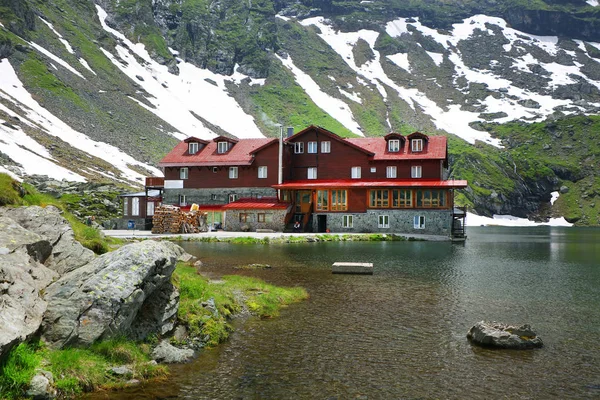 罗马尼亚喀尔巴阡山 Fagaras Balea 湖小屋夏季景观 — 图库照片