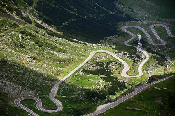 Transfagarasan 在夏天通过 穿越在罗马尼亚 在世界上最壮观的山区道路之一 — 图库照片