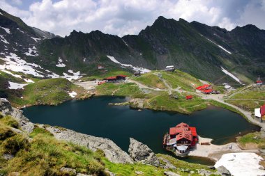 Yaz manzara Balea göl dağ Fagaras Dağları, Karpatlar, Romanya