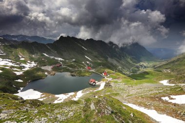 Yaz manzara Balea göl dağ Fagaras Dağları, Karpatlar, Romanya