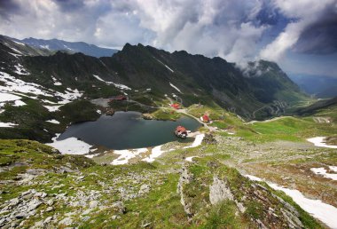 Yaz manzara Balea göl dağ Fagaras Dağları, Karpatlar, Romanya
