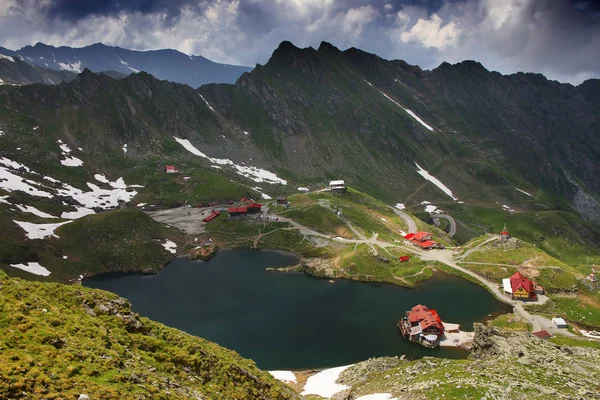 Fagaras Dağları 'ndaki Balea Gölü Chalet, Karpatlar, Romanya