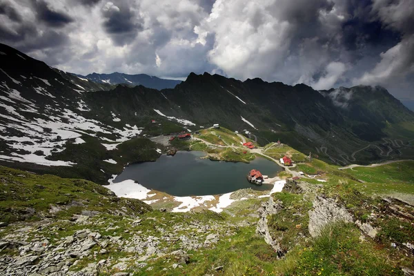 Fagaras Dağları 'ndaki Balea Gölü Chalet, Karpatlar, Romanya