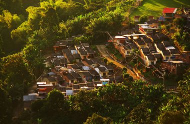 Gün batımı renkler üzerinde Buenavista, Antioquia, Colombia