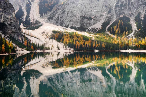 View Braies Lake Colorful Autumn Landscape Italian Dolomites Alps Pusteria — Stock Photo, Image