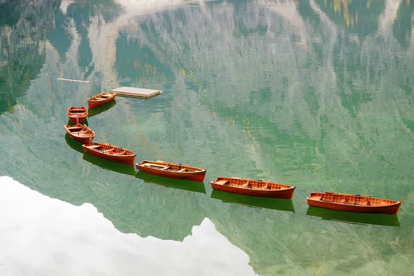 Vista Del Lago Braies Colorido Paisaje Otoñal Los Alpes Los — Foto de Stock