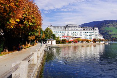 Grand Hotel Zell am See Zell am See eski şehir ve Zell Gölü yer almaktadır. Salzburg, Avusturya Devlet idari başkentidir