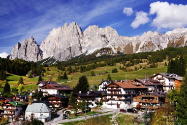 Cortina D Ampezzo resort, South Tyrol, İtalya, Europe