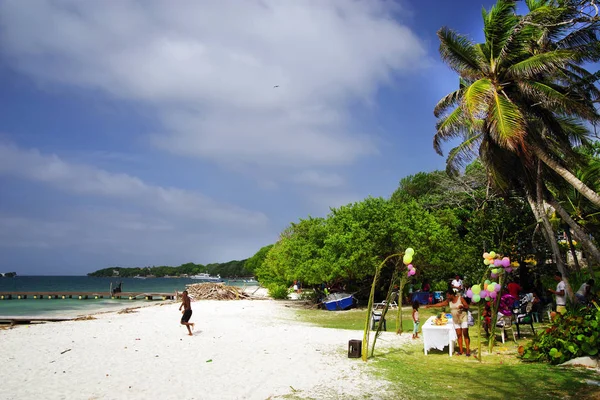 Touristes Profitant Paysage Des Caraïbes Isla Grand Colombie Amérique Sud — Photo