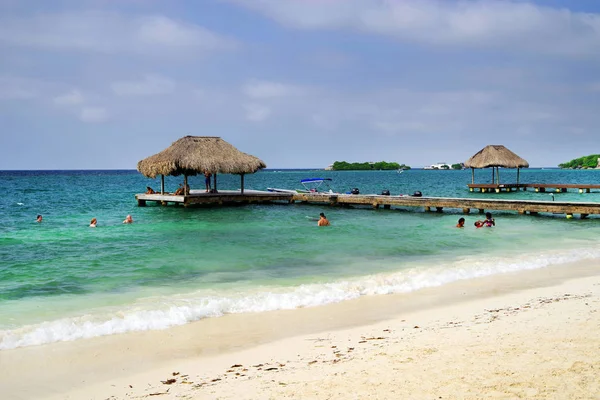 Turistas Disfrutando Del Paisaje Del Caribe Isla Grand Colombia América —  Fotos de Stock