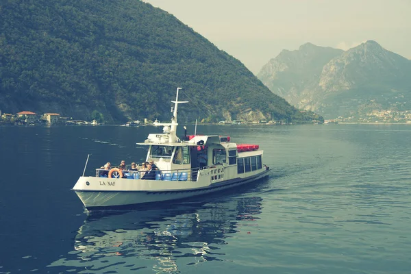 Barco Turístico Lago Iseo Italia Europa —  Fotos de Stock