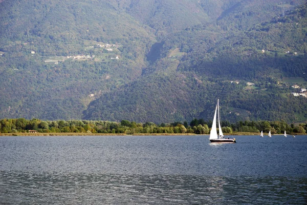 Яхтинг Озере Изео Италия Европа — стоковое фото