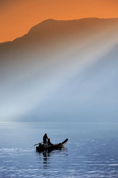 Boat Floating Hallstatt Lake Salzkammergutt Austria Europe — Stock Photo, Image