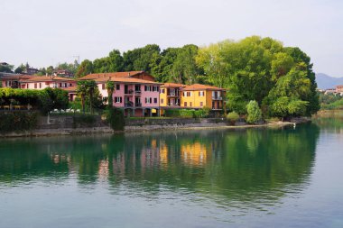Sarnico Resort Lake Iseo, İtalya, Europe kıyısında