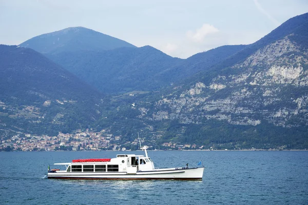 Nave Turística Lago Iseo Italia Europa —  Fotos de Stock