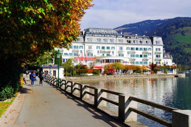 Grand Hotel Zell am See Zell am See eski şehir ve Zell Gölü yer almaktadır. Salzburg, Avusturya Devlet idari başkentidir