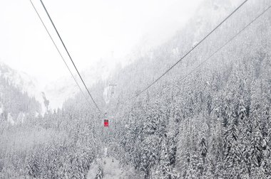Teleferik kış Alp peyzaj, Transilvanya Alpleri, Romanya, Europe