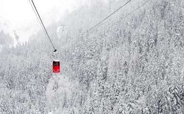 Teleferik kış Alp peyzaj, Transilvanya Alpleri, Romanya, Europe