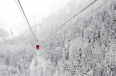 Teleferik kış Alp peyzaj, Transilvanya Alpleri, Romanya, Europe