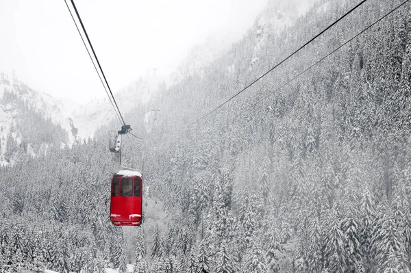 缆车在冬天高山风景 特兰西瓦尼亚阿尔卑斯山 罗马尼亚 — 图库照片