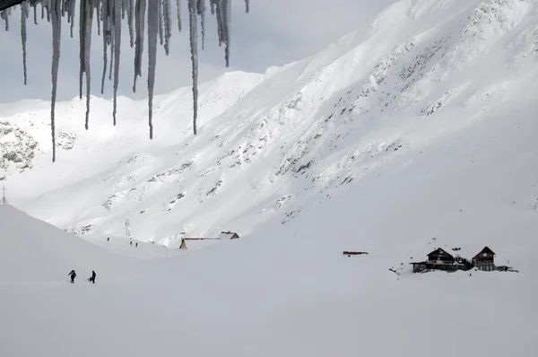 Chalet Mit Schnee Bedeckt Den Siebenbürger Alpen Balea Tal Rumänien — Stockfoto