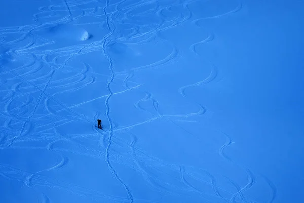 Trekking Drsných Zimních Podmínek Zimní Alpskou Krajinu — Stock fotografie