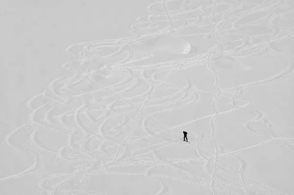 Trekking Dans Des Conditions Hivernales Difficiles Paysage Alpin Hivernal — Photo