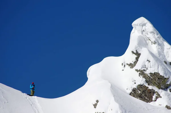 Skialpinismus Drsných Zimních Podmínkách — Stock fotografie
