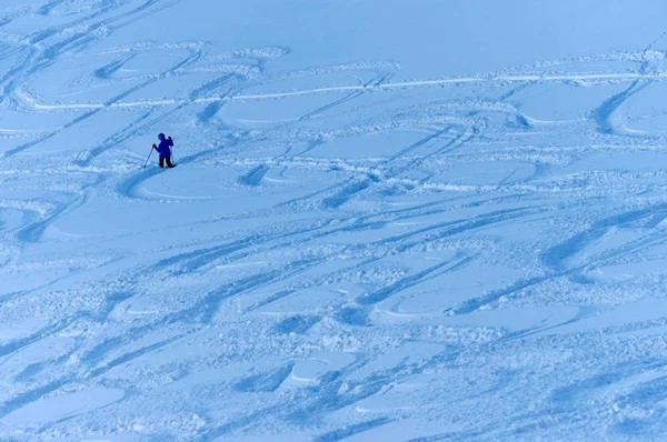 Trekking Trudnych Zimowych Warunkach Zima Krajobraz Alpejski — Zdjęcie stockowe