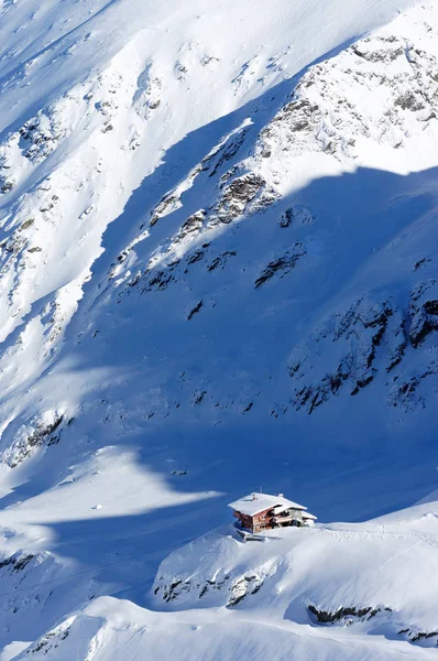 Chalet Täckt Med Snö Europas Transsylvanska Alperna Balea Valley Rumänien — Stockfoto