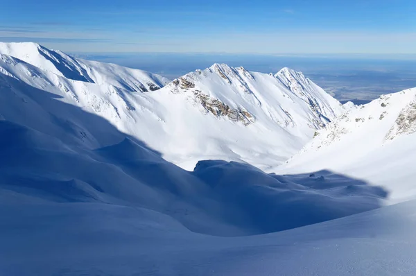 Transilvanya Alps Romanya Için Güzel Karla Kaplı Dağlar Dağlarda Alpin — Stok fotoğraf