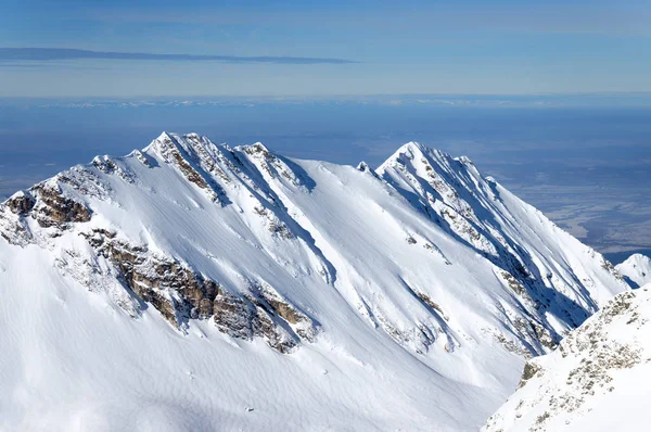 ルーマニア トランシルヴァニアの美しい雪をかぶった山々 山の高山景観 — ストック写真