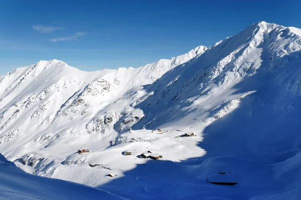 Chalet Täckt Med Snö Europas Transsylvanska Alperna Balea Valley Rumänien — Stockfoto