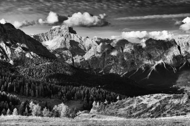 Dolomites siyah ve beyaz alp manzara, İtalya, Avrupa