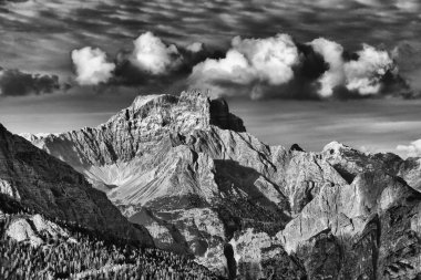 Dolomites siyah ve beyaz alp manzara, İtalya, Avrupa