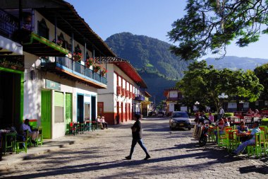 Geleneksel mimarisinde pitoresk kasaba, Jardin, Antioquia, Colombia, Güney Amerika