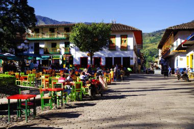 Geleneksel mimarisinde pitoresk kasaba, Jardin, Antioquia, Colombia, Güney Amerika