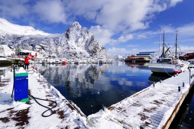 Kış saati Svolvaer Resort Limanı görünümü, Lofoten Takımadaları, Norveç, Avrupa