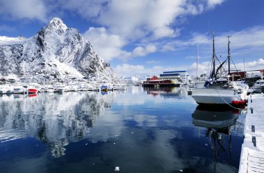 Kış saati Svolvaer Resort Limanı görünümü, Lofoten Takımadaları, Norveç, Avrupa