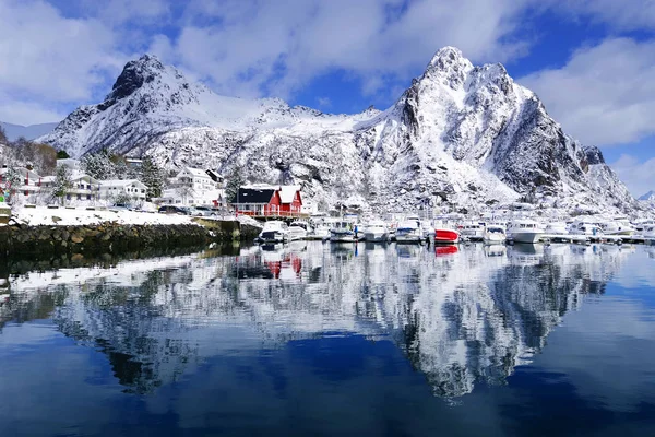 冬のスボルヴァールリゾートの港の眺め ロフォーテン諸島 ノルウェー ヨーロッパ — ストック写真