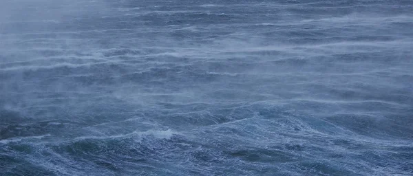Όμορφη Θυελλώδης Θάλασσα Αφηρημένο Φυσικό Φόντο Σπάζοντας Κύματα Καταστροφή Της — Φωτογραφία Αρχείου