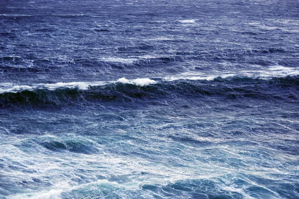 美しい嵐の海 抽象的な自然の背景 破壊波 自然災害 海のハリケーン 自然の力 — ストック写真