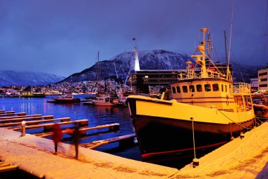 Tromsø Limanı, Norveç, Avrupa. Tromsø dünyanın en kuzeyindeki şehir olarak kabul edilir