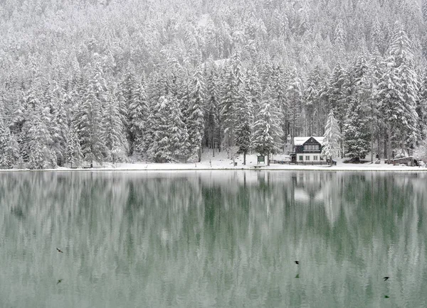 多比亚科湖在冬季 意大利 — 图库照片