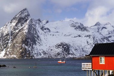 Lofoten Takımadaları'nda alp kış manzarası, Norveç, Avrupa